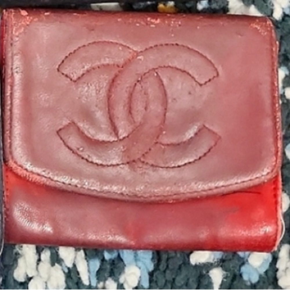 💜Authentic Chanel lambskin Logo wallet Red